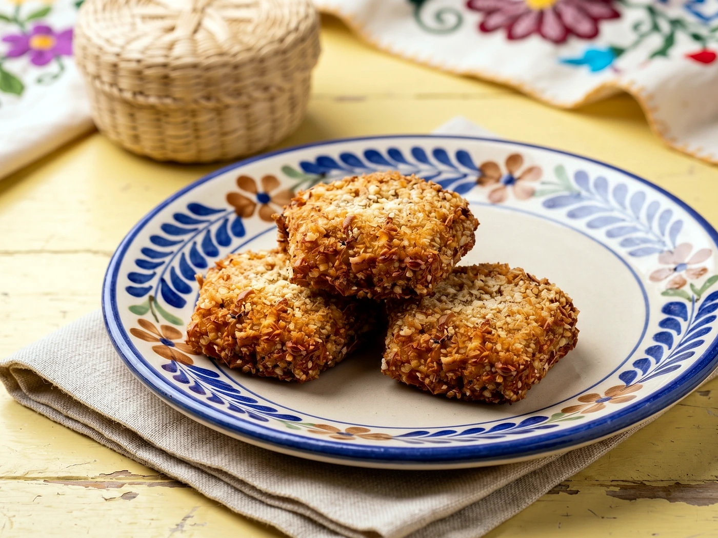 Nuggets MEGAGETS dorados servidos en plato artesanal